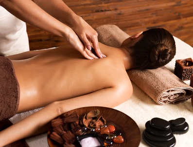 Stärkende Rückenmassage